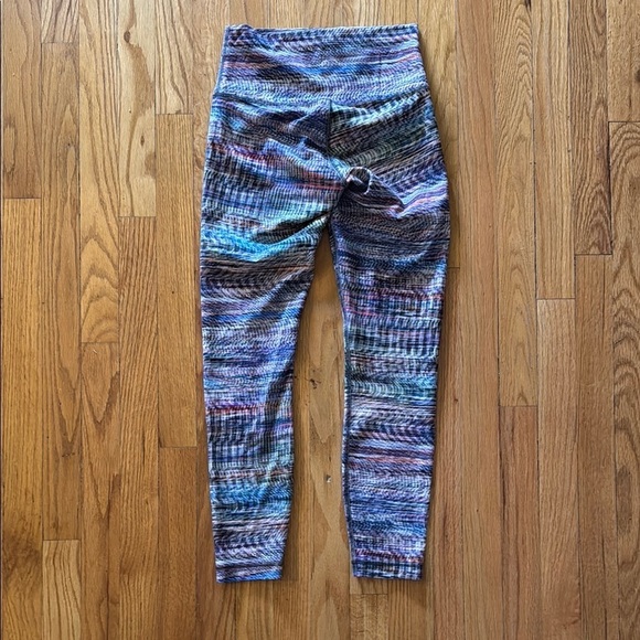 Lululemon sz 6 Wunder Train High-Rise Tight 25"
Digital Oasis White Multi VGUC - Picture 9 of 14